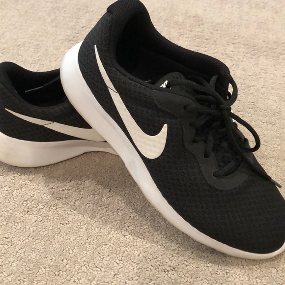 Nike Shoes - Black Nike Roche Sneakers